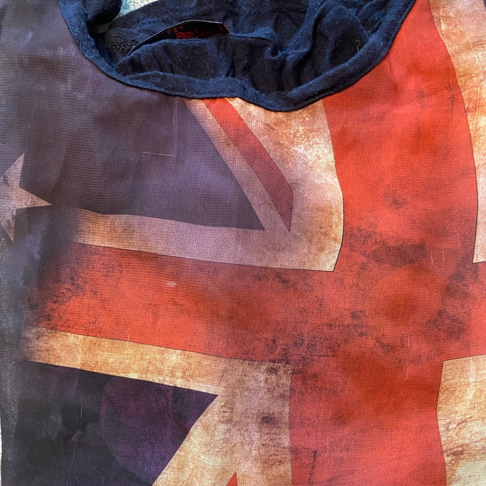 Sleeveless shirt with vintage look flag